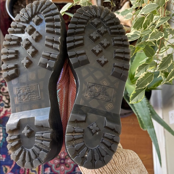 Dr. Martens Holly Pink
Iridescent Leather Platform women’s 9 uk 7 unicorn euc - Picture 4 of 5